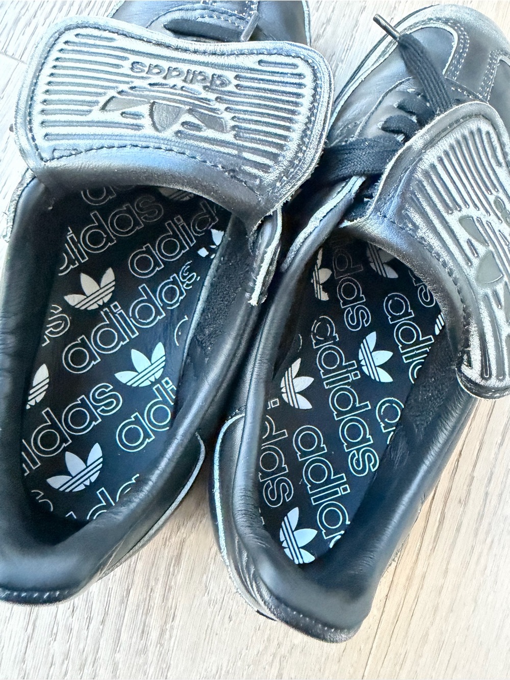 Samba Long Tongue Shoes | Size: 7 View 3